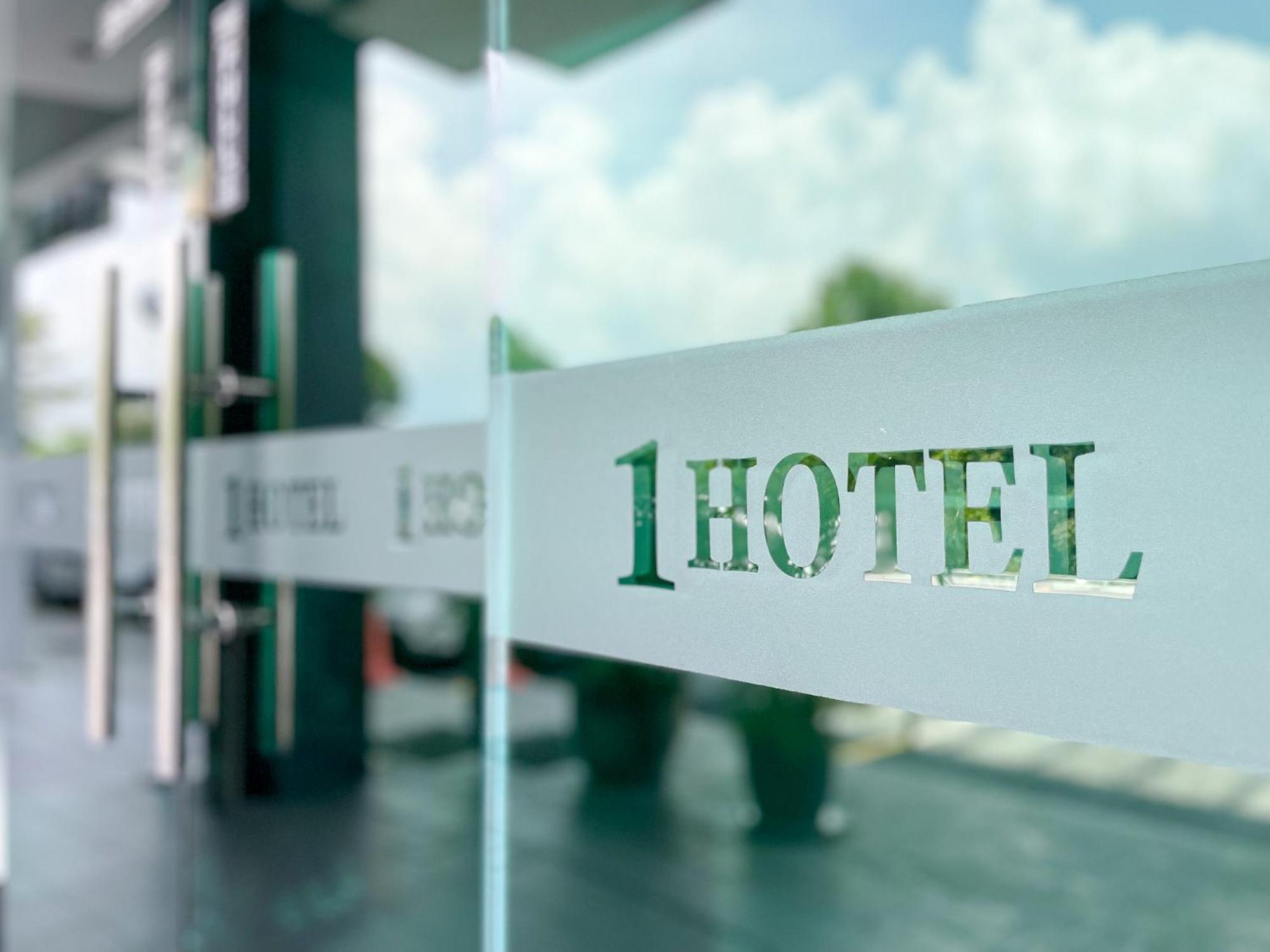 1 Hotel Mahkota Cheras Exterior photo