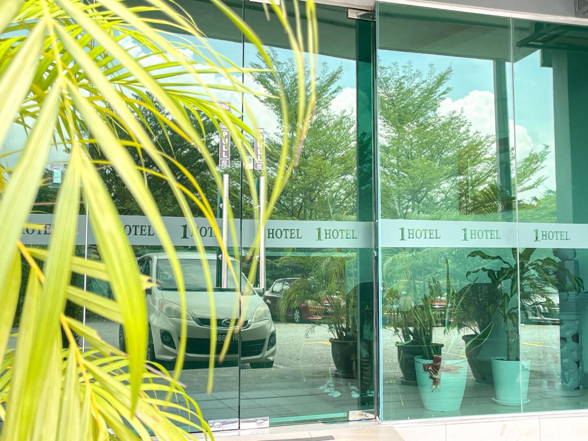 1 Hotel Mahkota Cheras Exterior photo