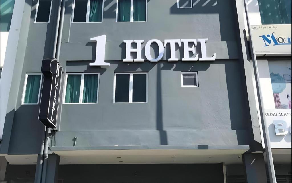 1 Hotel Mahkota Cheras Exterior photo