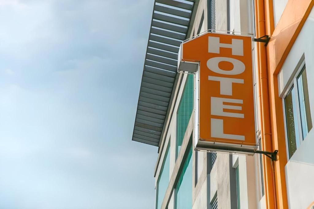 1 Hotel Mahkota Cheras Exterior photo